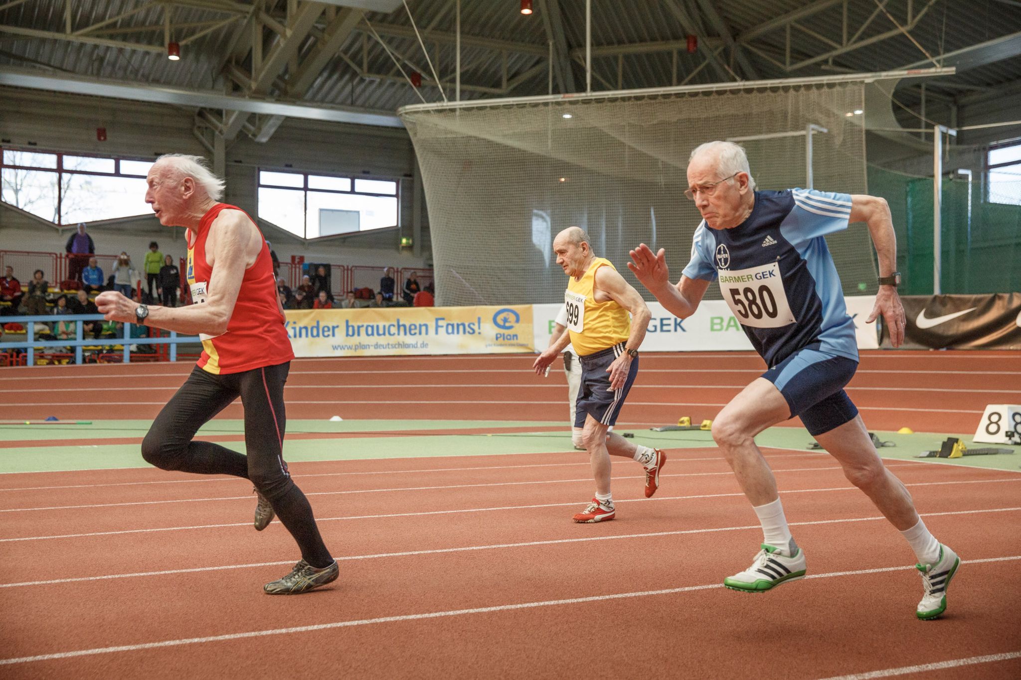Mit 66 Jahren, Herber Müller, deutsche Leichtathletik-Hallen-Me